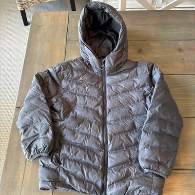 Jaqueta acolchoada Zara infantil masculina cinza com capuz tamanho 8-9 - Imagem 1 de 4