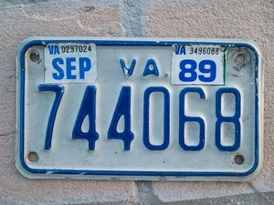Motorrad Virginia 1989 Blech Nummernschild Anhänger # 744068 blau-weiß - Bild 1 von 4