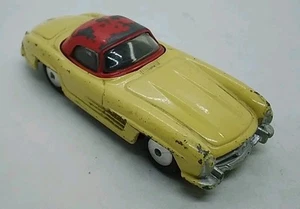 Juguetes Corgi Mercedes Benz 300 SL Roadster Amarillo Nº Coche fundido a presión 304 vintage - Imagen 1 de 10