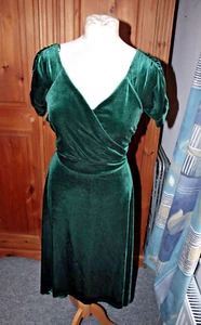 Quiz bottle green velvet midi dress. size 14 - Picture 1 of 8