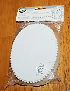 Wilton ~ OVAL BASE CAKE DECORATION #201-420 - White 4.5" x 6" x 1" - Unopened - Picture 1 of 4