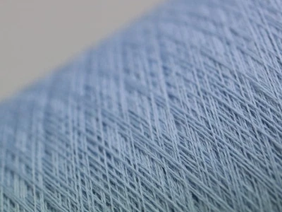 A34 (50€/kg) 1050g REINE SCHURWOLLE 100% MERINO EXTRAFEIN M´BLAU (44/2) Zwirn - Bild 1 von 2