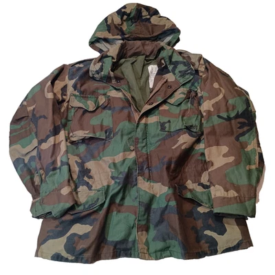 Vntg USGI USA ARMY OG-107 FIELD JACKET MED WOODLAND CAMO COLD WEATHER COAT  - Image 1 of 4
