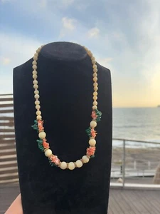 Collana di pietre dure bianche, corallo rosa e malachite verde - Foto 1 di 2