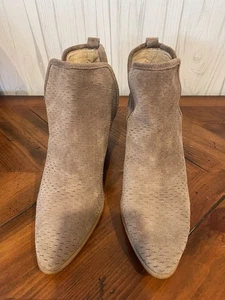 Lucky Brand Ponic Damen-Stiefeletten mit Blockabsatz Größe 9 M taupe strukturiertes Wildleder - Bild 1 von 7