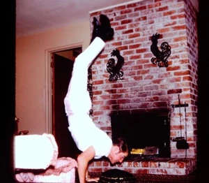 Vintage Realist Stereo View Slide 1960's Sexy Young Man Doing Handstand Yoga - Imagen 1 de 5