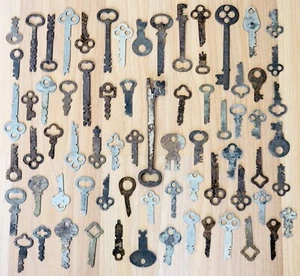 ANTIQUE VTG OLD SKELETON KEY LOT OF 71 FLAT STEEL STAMFORD EAGLE LOCK CO CABINET - Picture 1 of 12