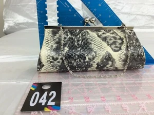 Black /White Vtg Look Faux-Snake Clutch Evening Satchel BAG Kisslock Purse Pouch - Bild 1 von 9