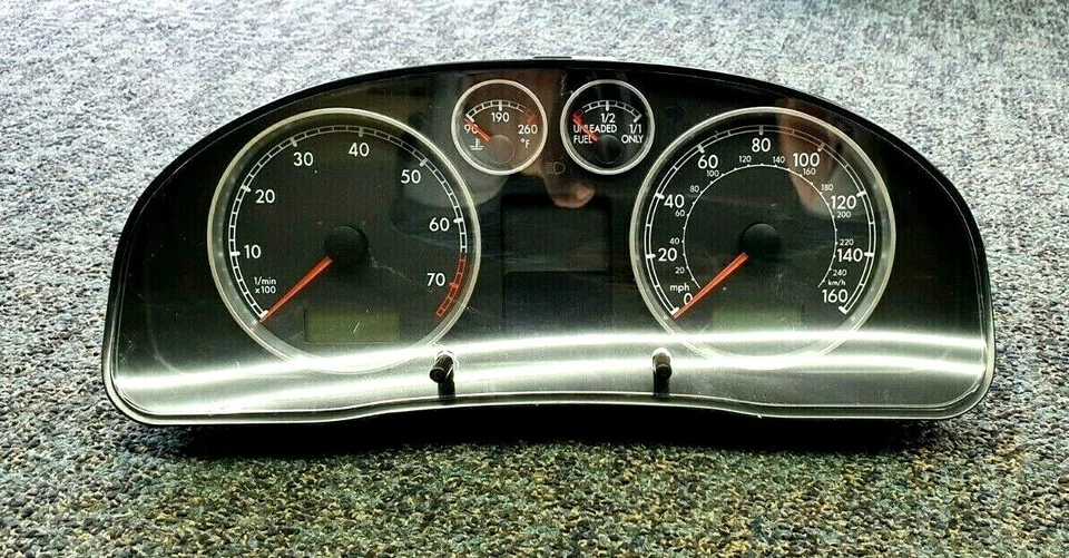 2001 2002  VOLKSWAGEN PASSAT SPEEDOMETER CLUSTER MILEAGE UKNOWN - Image 1 of 2