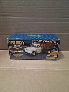 Ertl Collectibles 1957 Chevy Die-Cast Stake Truck - Bild 1 von 4