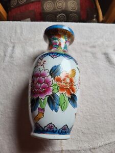 Vintage Satsuma Vase Made in China Stunning color and detail GUC see pictures