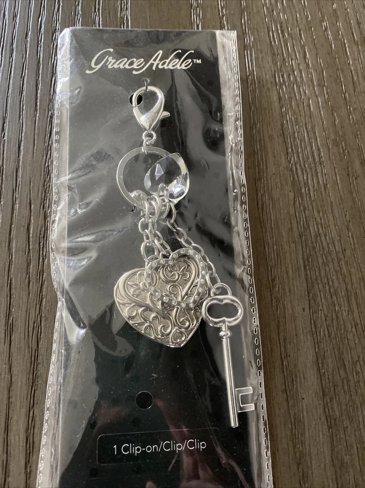 GRACE ADELE CORAZONES PLATA CLIP-ON  Foto 1 de 1