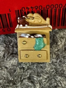 1992 Hallmark Andenken Miniatur Ornament - Snug Kitty - Kätzchen in Kommode Schublade - Bild 1 von 4