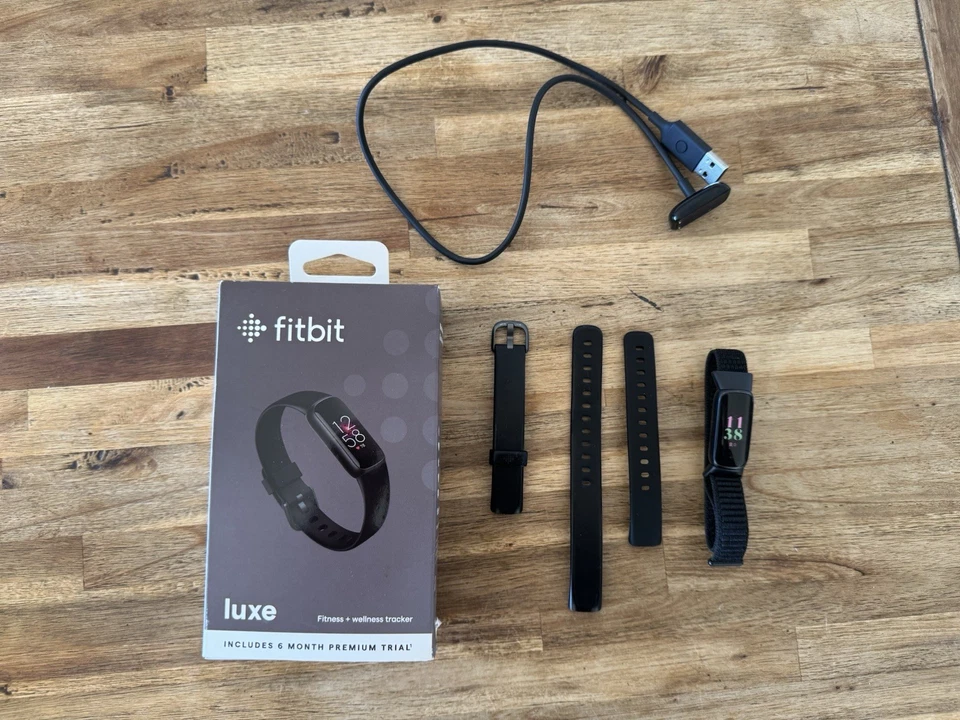 Fitbit Luxe Aktivitäts-Tracker, Schwarz - Fitness Tracker OVP - Bild 1 von 4