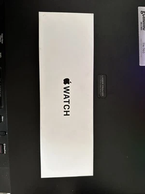 Apple Watch SE (Gen 2) GPS, 40mm Black - Image 1 of 4