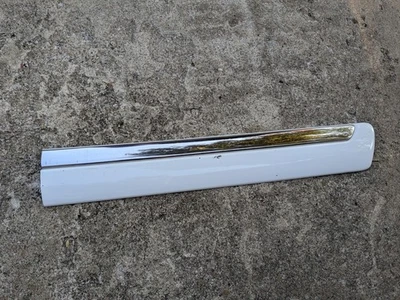 00-06 GMC Yukon XL Passenger Front Side Molding Exterior door Trim - White - Image 1 of 4