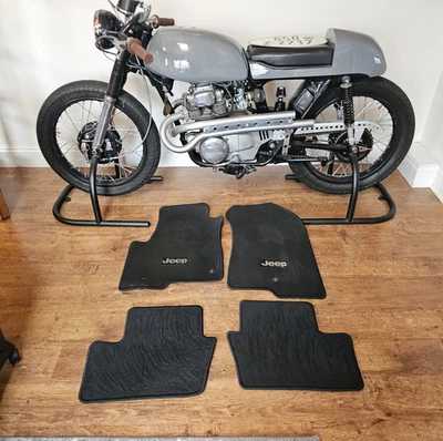 2007 - 2016 Jeep Compass Patriot tapete tapetes preto conjunto completo dianteiro traseiro fabricante de equipamento original - Imagem 1 de 4