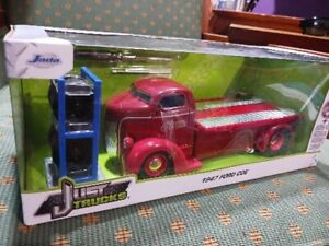 JADA JUST TRUCKS 1947 FORD COE SLIDING BED TOW TRUCK RED 1:24 WITH TIRE RACK #18