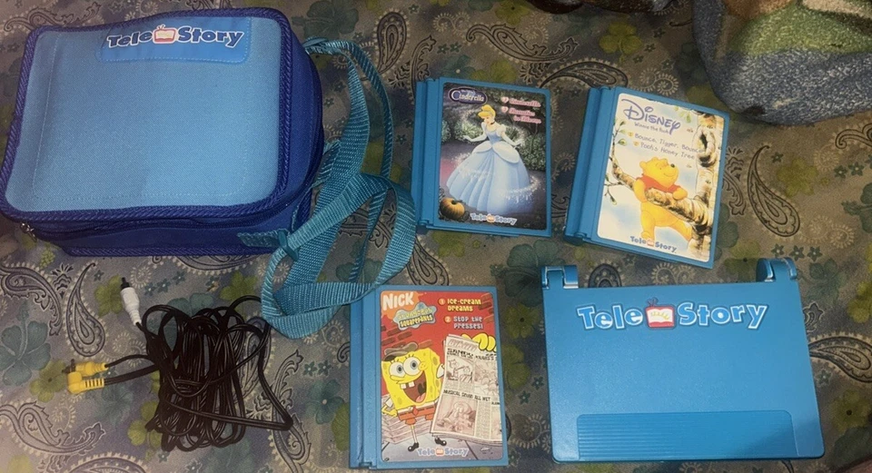 Sistema interativo de livros de histórias Tele Story com Bob Esponja, Cinderela e Winnie - Imagem 1 de 4