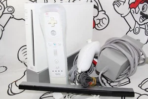 CONSOLA NINTENDO WII BLANCA CON CABLES Y MANDO MOTION PLUS FUNCIONANDO PAL - Imagen 1 de 5