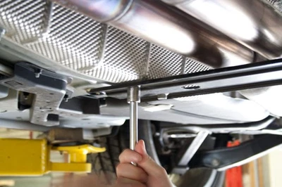 Refuerzo travesaño UMI Performance 2500-R Chevy Pontiac Foto 1 de 4