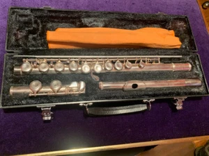 Yamaha 225Sll Flute w/ Case. Needs Repairs Pads ?? - Picture 1 of 5
