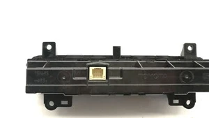 TOYOTA AURIS Climate Control Unit 75H695 - Picture 1 of 2