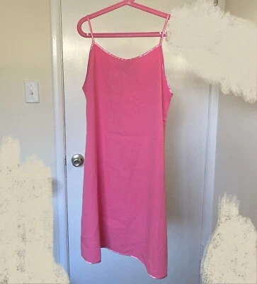 Nuevo vestido rosa brillante vintage con ribete de satén y tirantes ajustados Foto 1 de 4