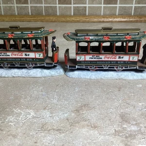2- 1993 Coca Cola Town Square Collection Porzellan 5" Trolley Cars - Bild 1 von 5