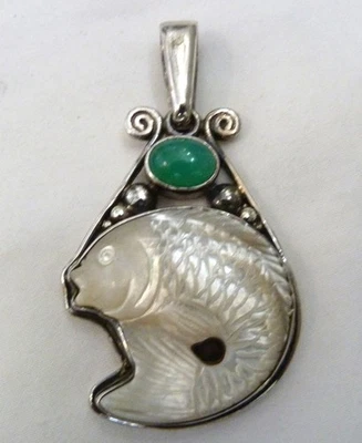 COLGANTE DE PLATA ESTERLINA BURBUJAS CALCEDONIA PEZ KOI MADREPERLA SAJEN 2 1/2" Foto 1 de 4