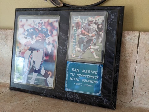 Dan Marino Wooden Wall Plaque with 1993 SkyBox Impact #174 Trading Card Cover