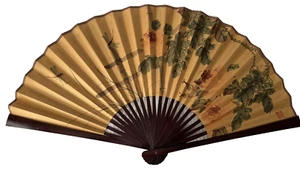 Splendido ENORME ventaglio asiatico vintage da appendere a parete libellule traliccio fiori 36"x20" - Foto 1 di 20