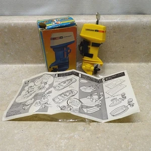 Vintage Johnson Kunststoff Außenborder Bootsmotor und Box. Aufziehspielzeug, 100 PS, schön! - Bild 1 von 10