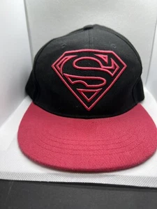 Superman Six Flags Snapback Mütze Flat Bill Cap schwarz und pink Unisex verstellbar - Bild 1 von 2