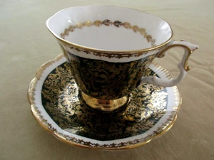 Royal Albert Buckingham Series Hunter Green Gold Footed Cup &Saucer Cabinet Duo - Picture 1 of 7