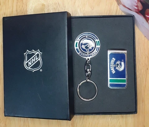Vintage 2008 Vancouver Canucks NHL Branded Keychain And Money Clip Box Set Cover