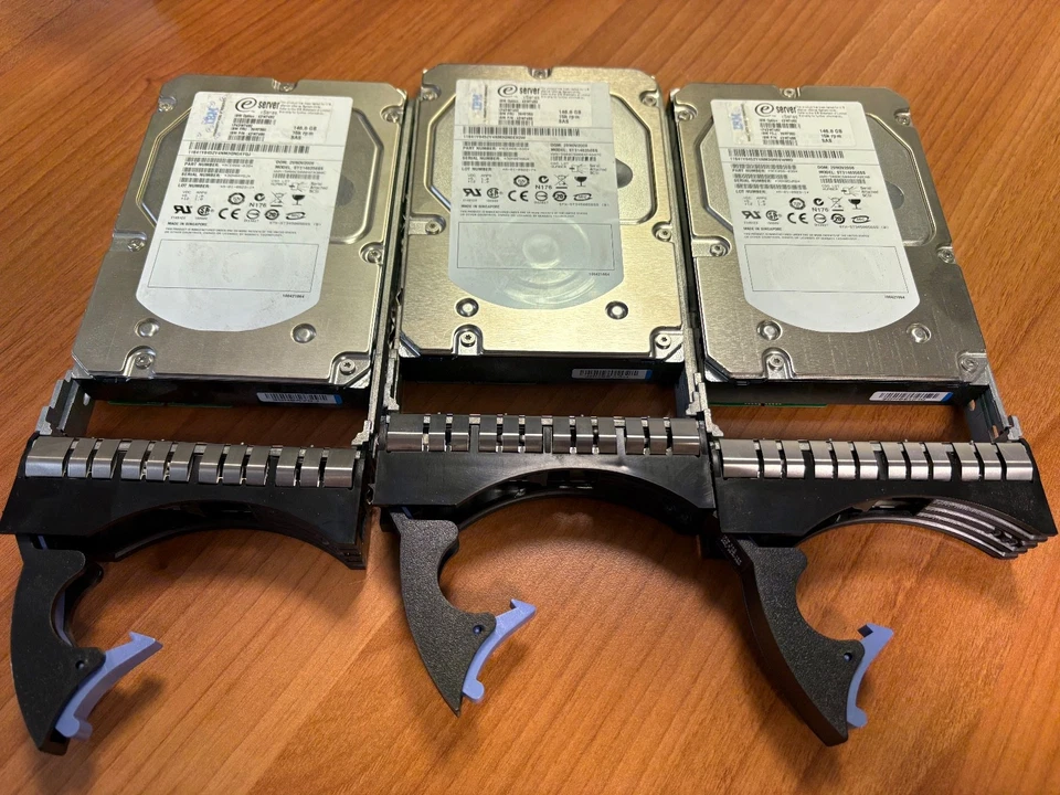 3 X IBM 42r4127 HDD SAS 148GB + Caddy - Immagine 1 di 1