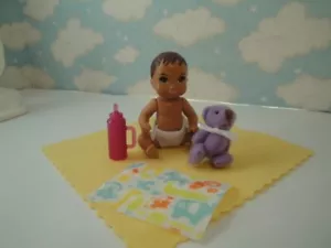 Barbie Latina Baby Krissy - with bottle, blanket and bear - NEW !!! - Picture 1 of 3