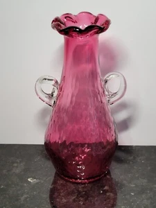 9" Cranberry Glas Rosa Doppelgriff Mundgeblasene Optik Wirbel Vase Vintage Chalet - Bild 1 von 8