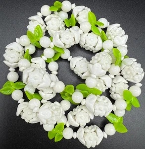 VINTAGE MID CENTURY GREEN LEAF WHITE FLOWERS CLUSTER CELLULOID NECKLACE 34" - Picture 1 of 12