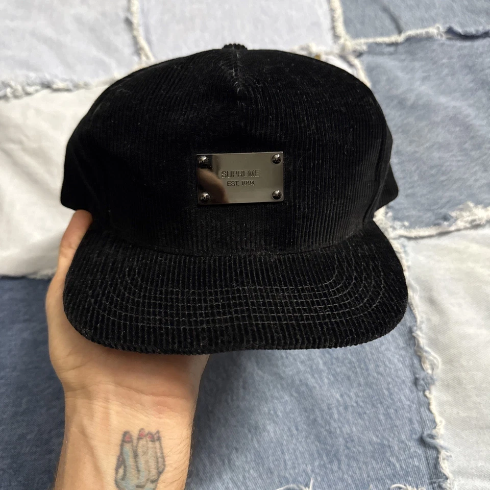 Boné de veludo Supreme Starter preto feito nos EUA alça traseira logotipo placa de metal - Imagem 1 de 4