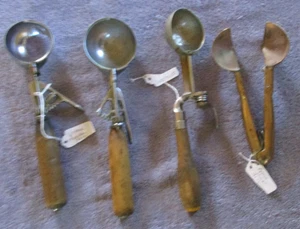 Lot of 4 Vintage Ice Cream Scoops- Conical, Indestructo, Hamilton Beach & No. 31 - Picture 1 of 19
