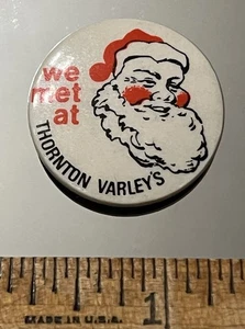 WE MET AT THORNTON VARLEY'S, SANTA Pulsante Pinback 1 1/4 di pollice Dia. - Foto 1 di 5