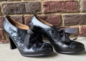 John Fluevog Embroidered Black Leather MIRACLES SIGHT Steampunk Heels Size 10.5 - Picture 1 of 24