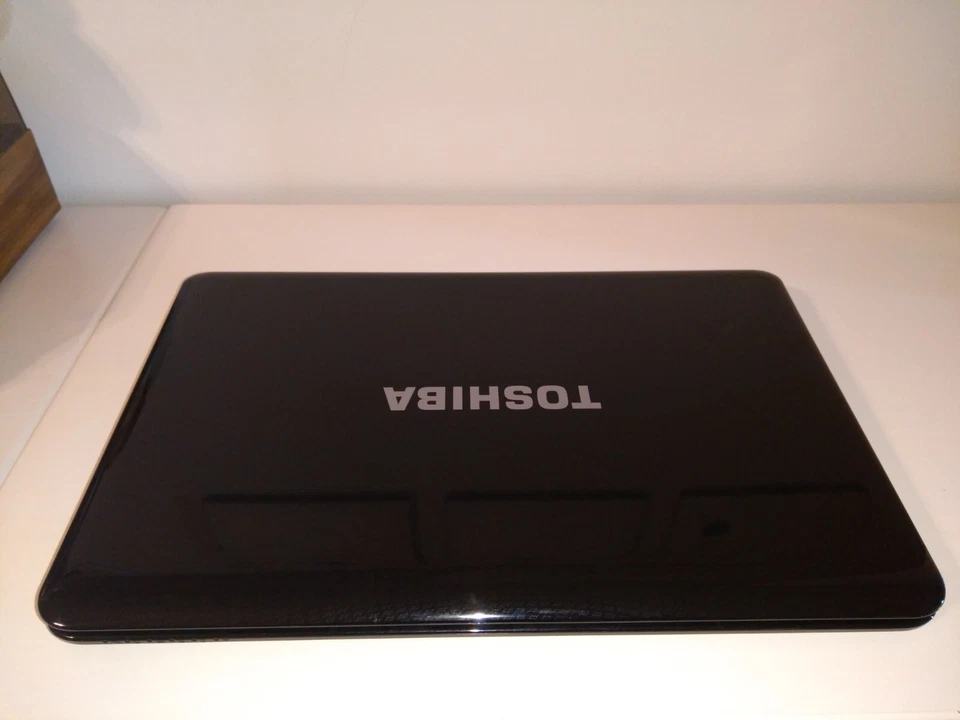 Portatile, Laptop, Notebook, Toshiba Satellite I7-620M, 8Gb RAM, 120Gb SSD, DVD - Immagine 1 di 4