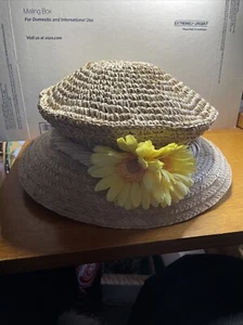 Cappello di paglia floppy tessuto Liz Claiborne. Fiore margherita giallo - Foto 1 di 8