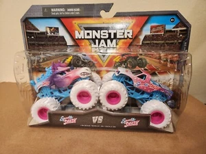 2024 MONSTER JAM SERIES TRKS 1:64 DOUBLES PACK - SPARKLE SMASH vs SPARKLE SMASH - Picture 1 of 2