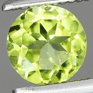 0.45ct t.w 5x4.9mm Round Natural Green Peridot Gemstone, Myanmar - Picture 1 of 4