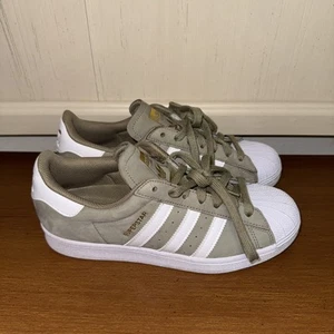 Adidas Originals Superstar Low Orbit Verde Bianco Oro Uomo Taglia 7,5 - Foto 1 di 10