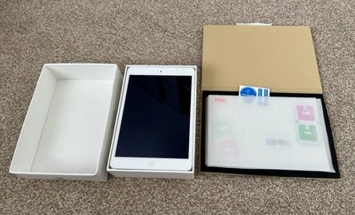 Silver Apple iPad Mini 2 (7.9-inch 32GB) Wi-Fi 2nd Generation & 3x Screen Bundle - Image 1 of 4